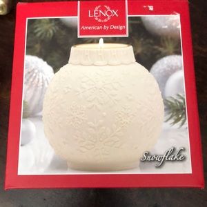 Snowflake candle holder